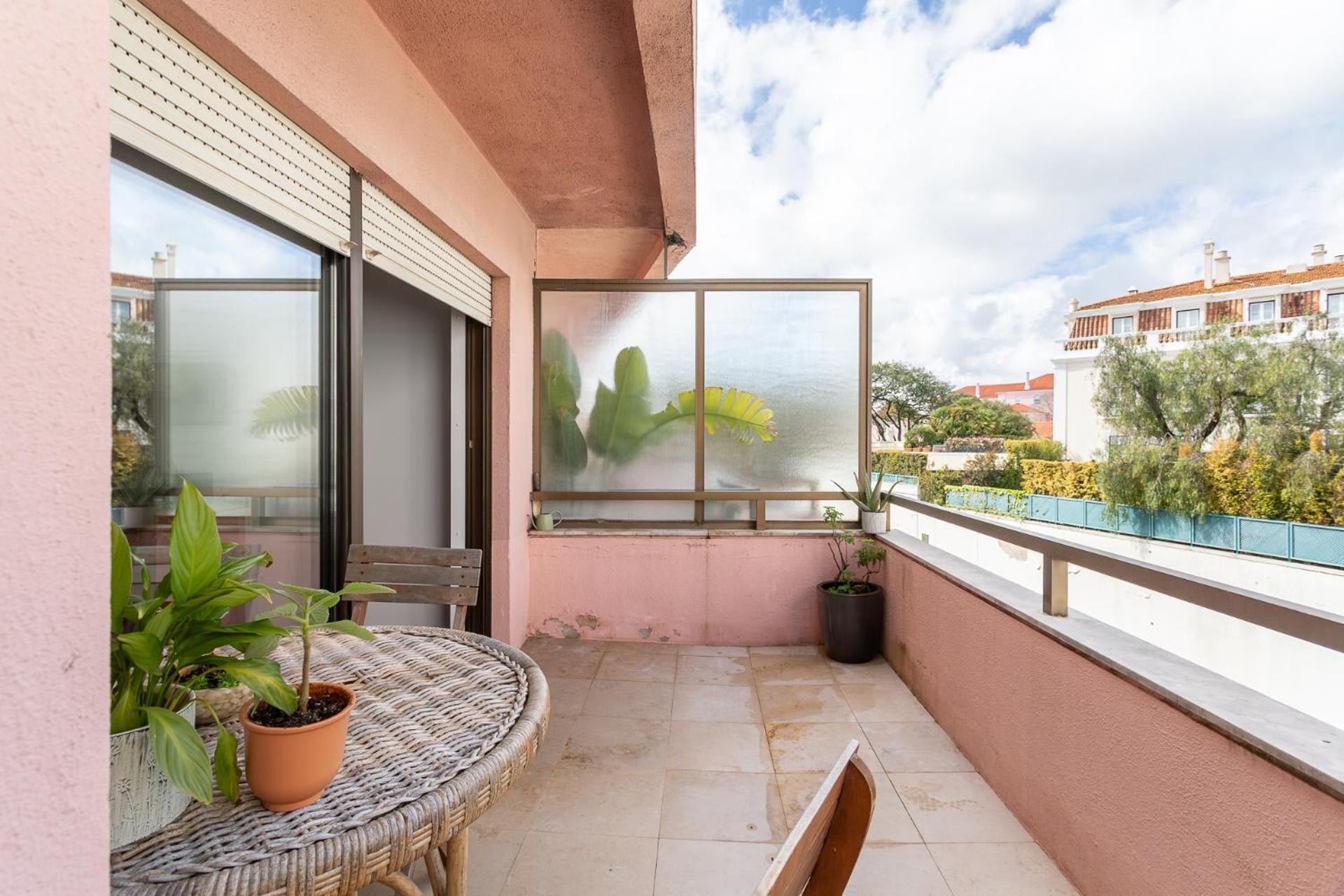 1 Apartment *
